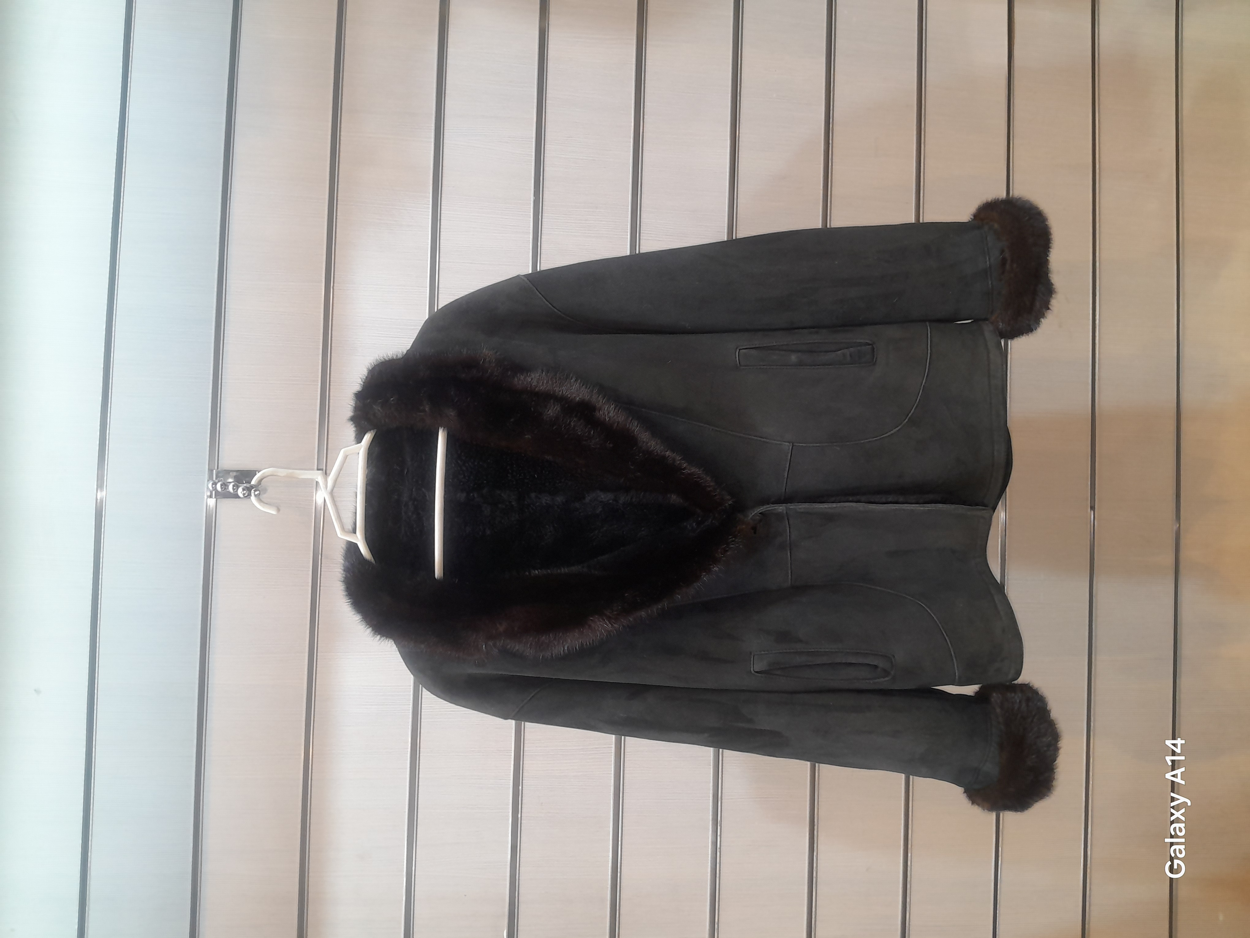 کت یونیسکس پوست بوفالو یقه پوست مینگ طبیعی برند leather SAJAD بادوام وگرمابسیار بالا