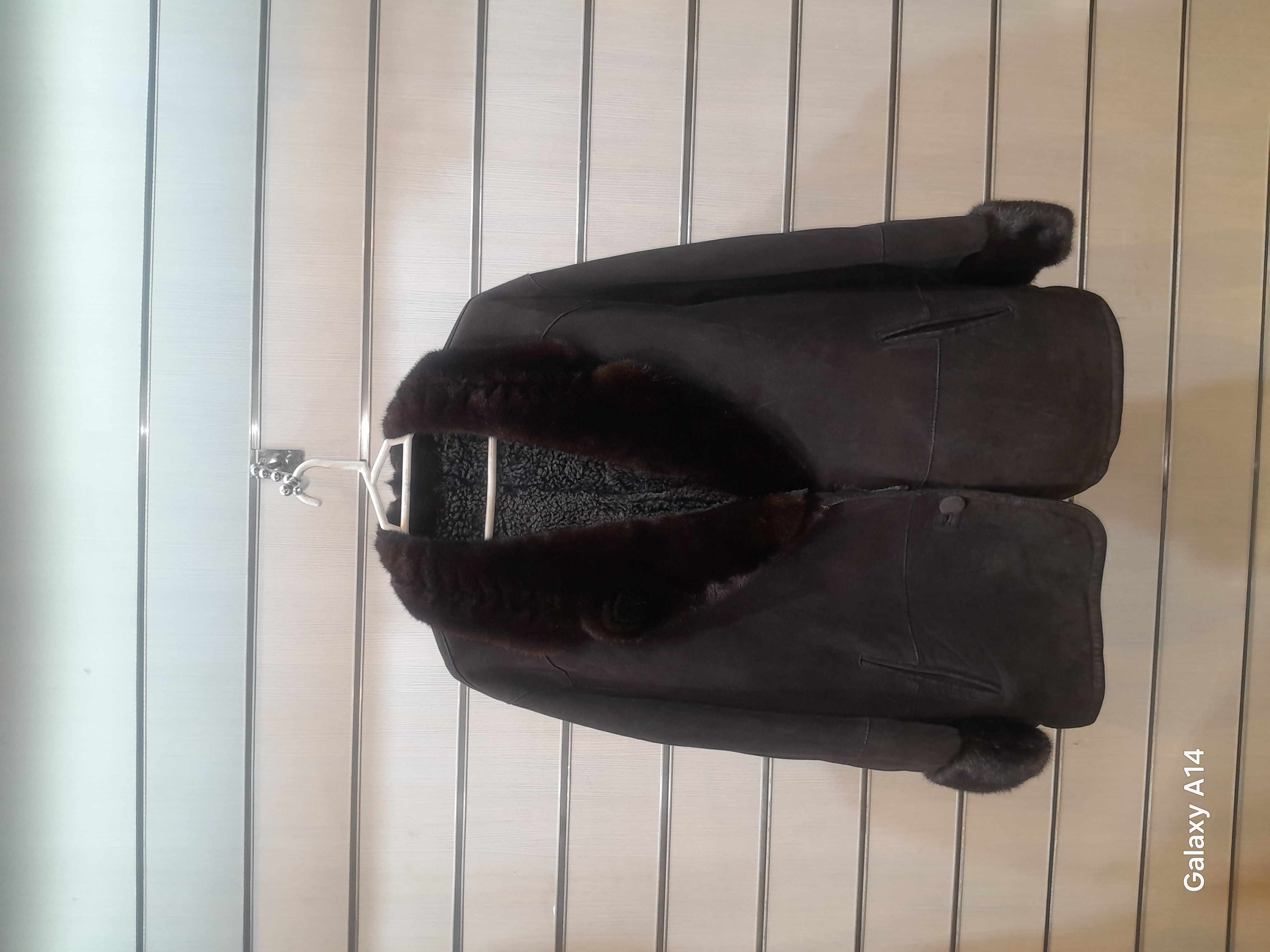 کت یونیسکس پوست بوفالو یقه پوست مینگ طبیعی برند leather SAJAD بادوام وگرمابسیار بالا