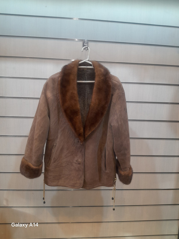 کت یونیسکس پوست بوفالو یقه پوست روباه طبیعی برند leather SAJAD بادوام وگرمابسیار بالا