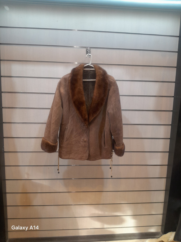 کت یونیسکس پوست بوفالو یقه پوست روباه طبیعی برند leather SAJAD بادوام وگرمابسیار بالا
