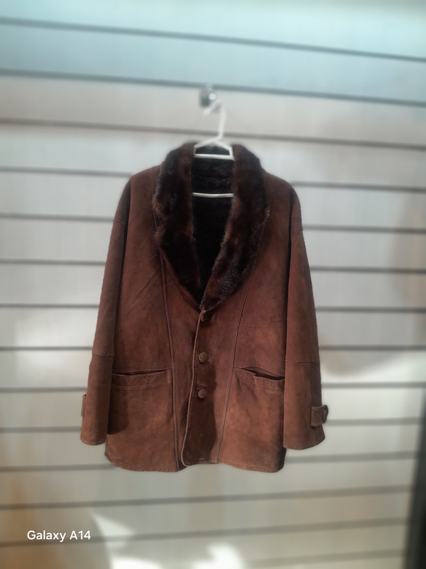 اورکت یونیسکس پوست بوفالو یقه پوست مینگ طبیعی برند leather SAJAD بادام وگرمای بسیار بالا