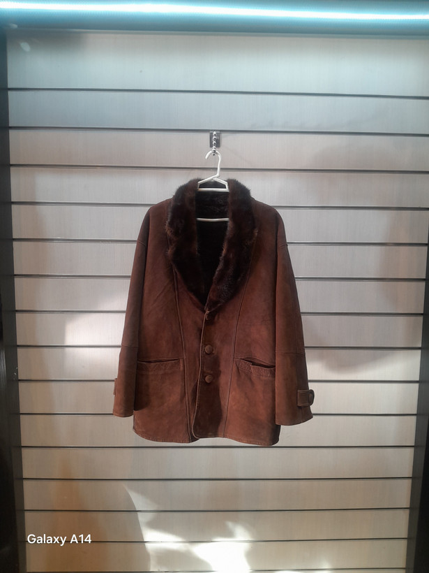 اورکت یونیسکس پوست بوفالو یقه پوست مینگ طبیعی برند leather SAJAD بادام وگرمای بسیار بالا