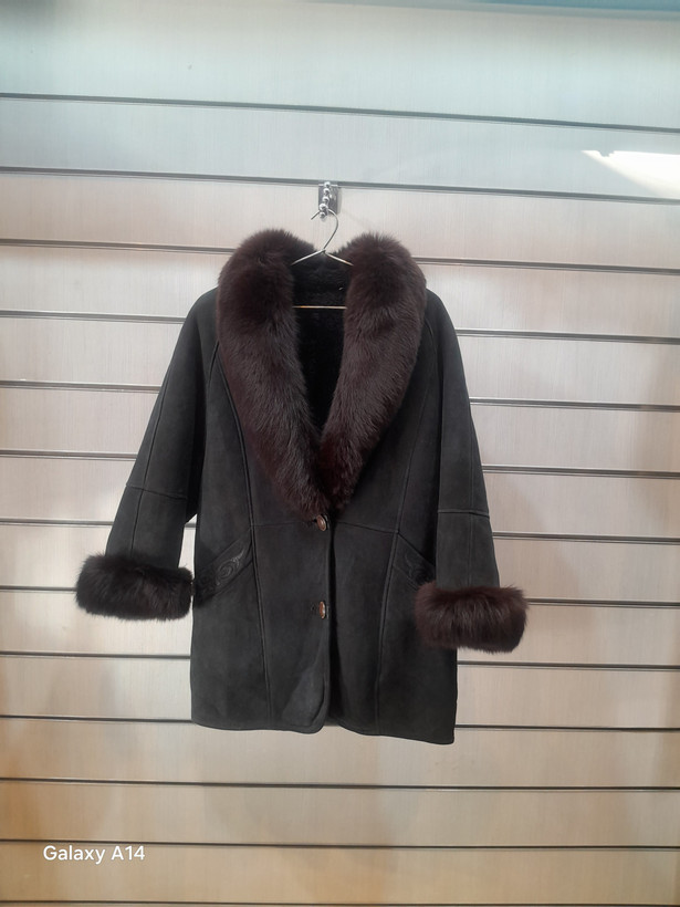 اورکت یونیسکس پوست بوفالو یقه پوست روباه طبیعی برند leather SAJAD بادام وگرمای بسیار بالا