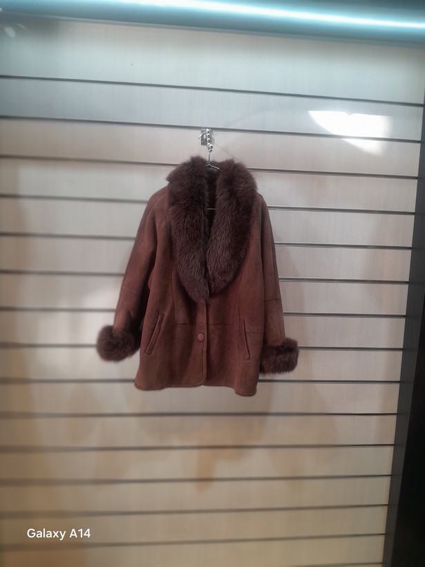 کت یونیسکس پوست بوفالو یقه پوست روباه طبیعی برند leather SAJAD بادوام وگرمابسیار بالا
