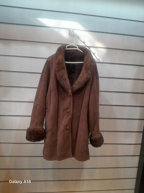 پالتو یونیسکس پوست بوفالو یقه پوست روباه طبیعی برند leather SAJADگرماودوام بسیار بالایی دارد