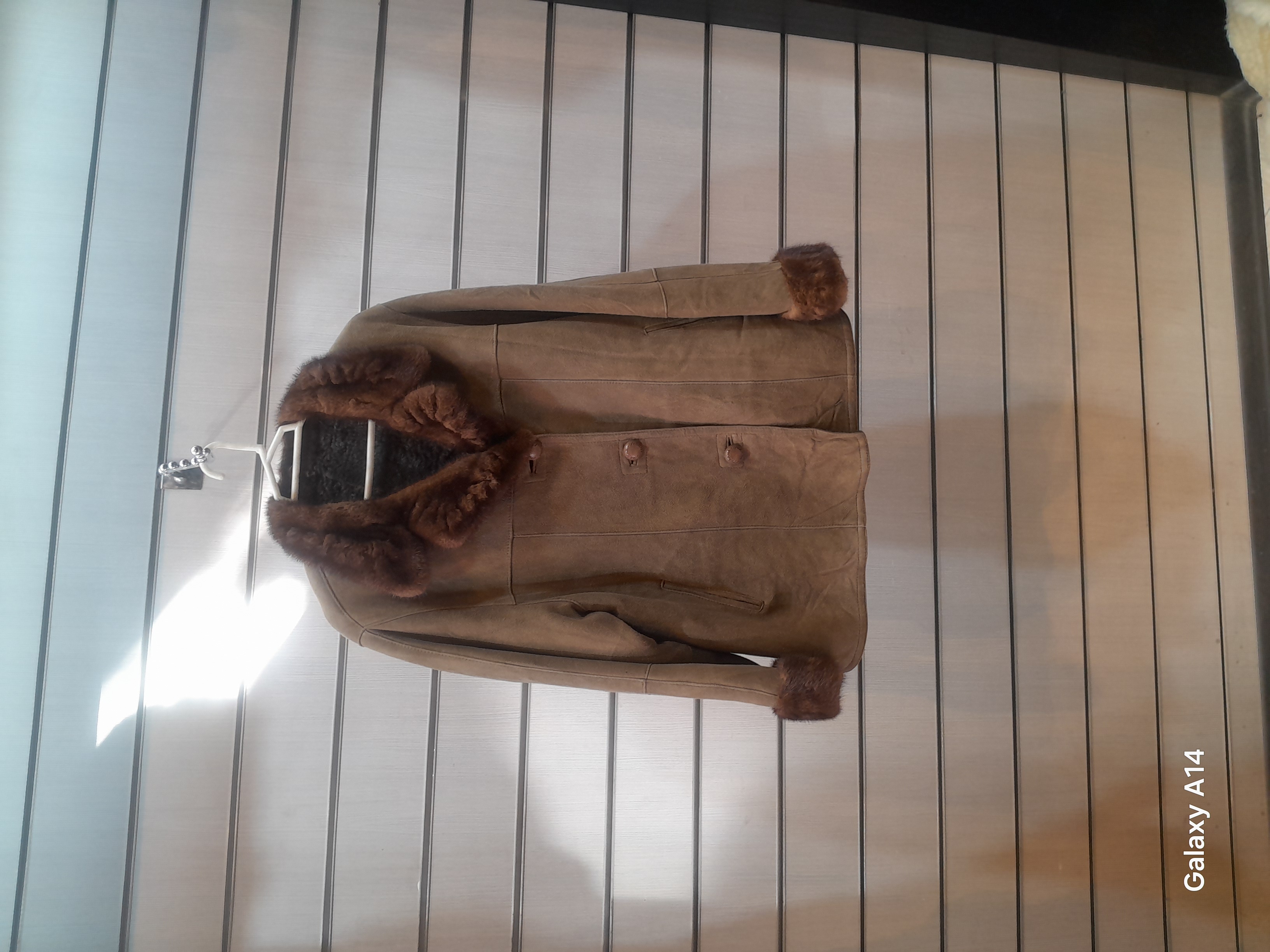 کت زنانه پوست بوفالو یقه پوست مینگ برند leather SAJAD بادام بسیار بالا