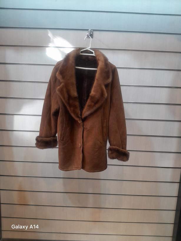 اورکت یونیسکس پوست بوفالو یقه پوست مینگ برند leather SAJAD بادام وگرمای بسیار بالا