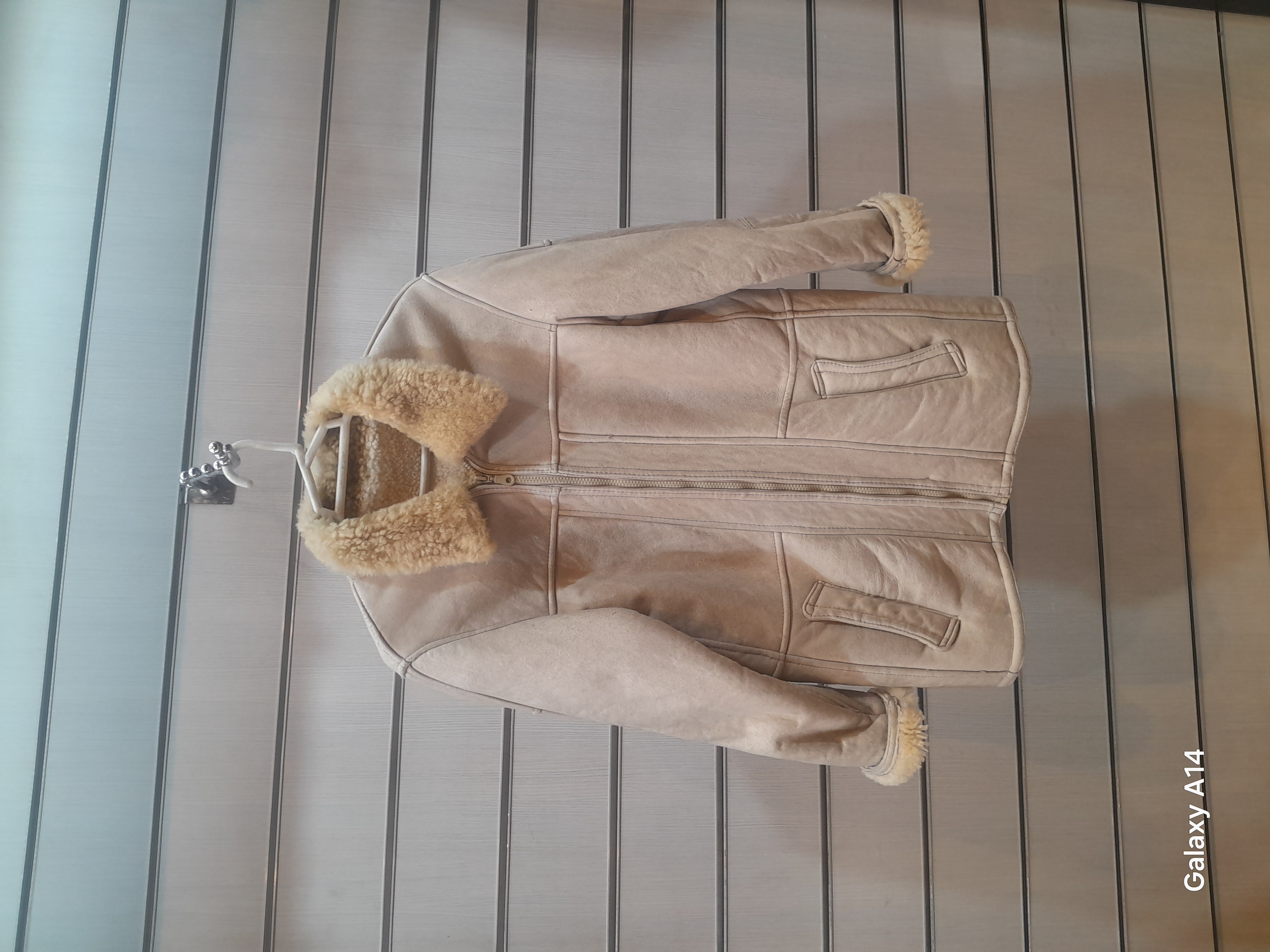 اورکت مردانه پوست بوفالویقه پوست گوسفندمیرینوس برند leather SAJAD بادام بسیار بالا
