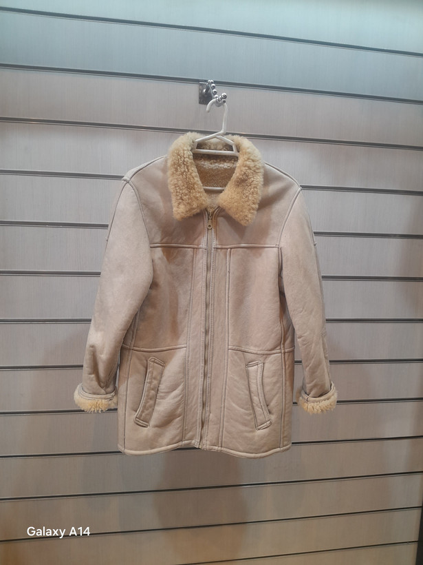 اورکت مردانه پوست بوفالویقه پوست گوسفندمیرینوس برند leather SAJAD بادام بسیار بالا