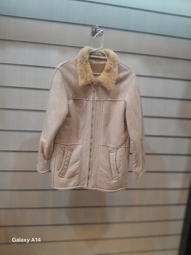 اورکت مردانه پوست بوفالویقه پوست گوسفندمیرینوس برند leather SAJAD بادام بسیار بالا