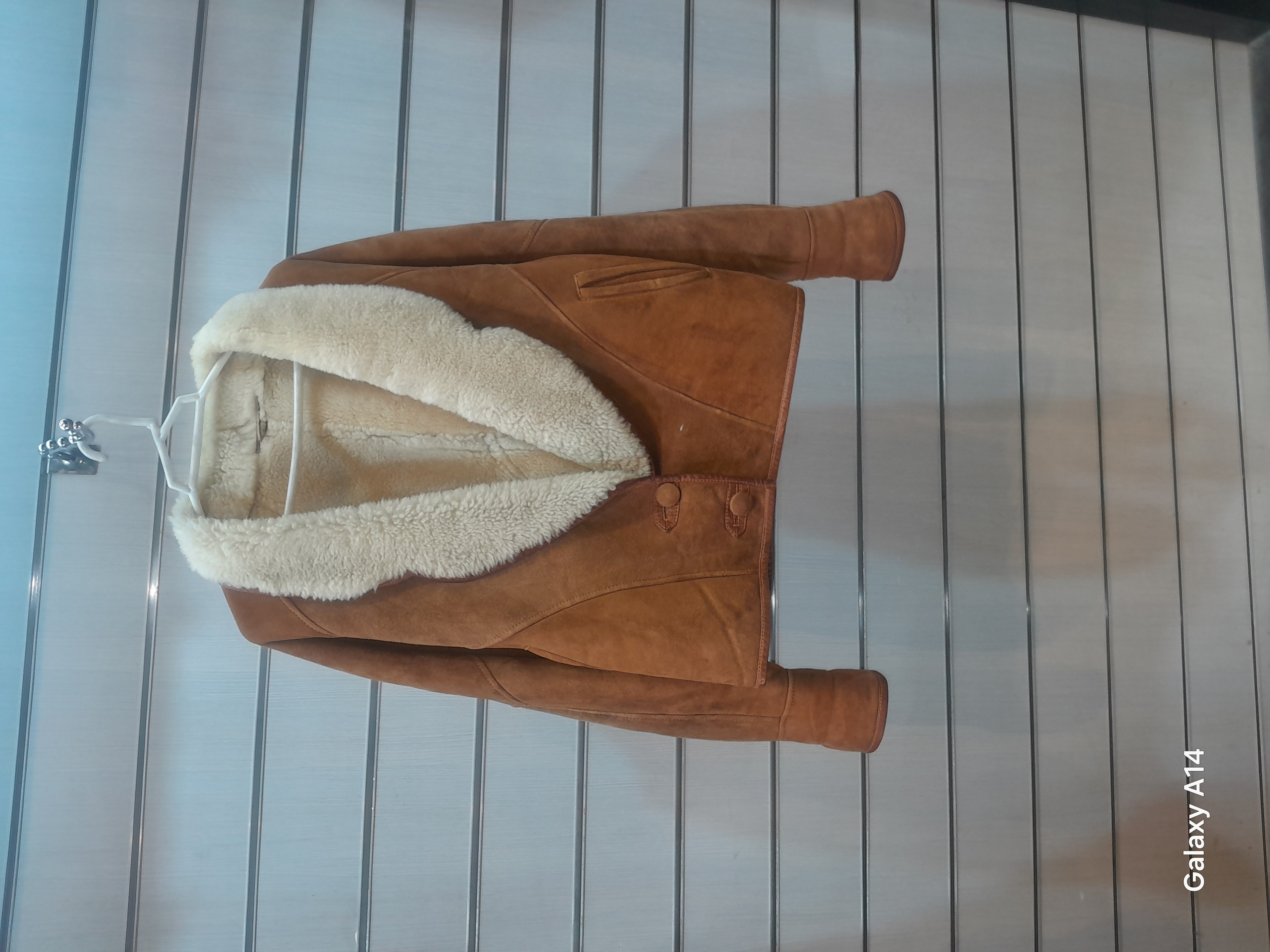 کت یونیسکس پوست بوفالو یقه پوست گوسفندمیرینوس طبیعی برند leather SAJAD بادوام وگرمابسیار بالا