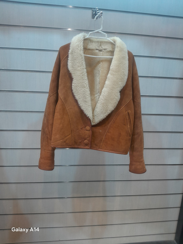کت یونیسکس پوست بوفالو یقه پوست گوسفندمیرینوس طبیعی برند leather SAJAD بادوام وگرمابسیار بالا