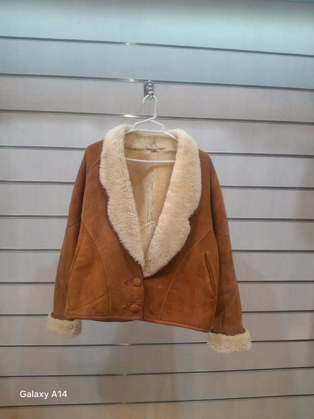 کت یونیسکس پوست بوفالو یقه پوست گوسفندمیرینوس طبیعی برند leather SAJAD بادوام وگرمابسیار بالا