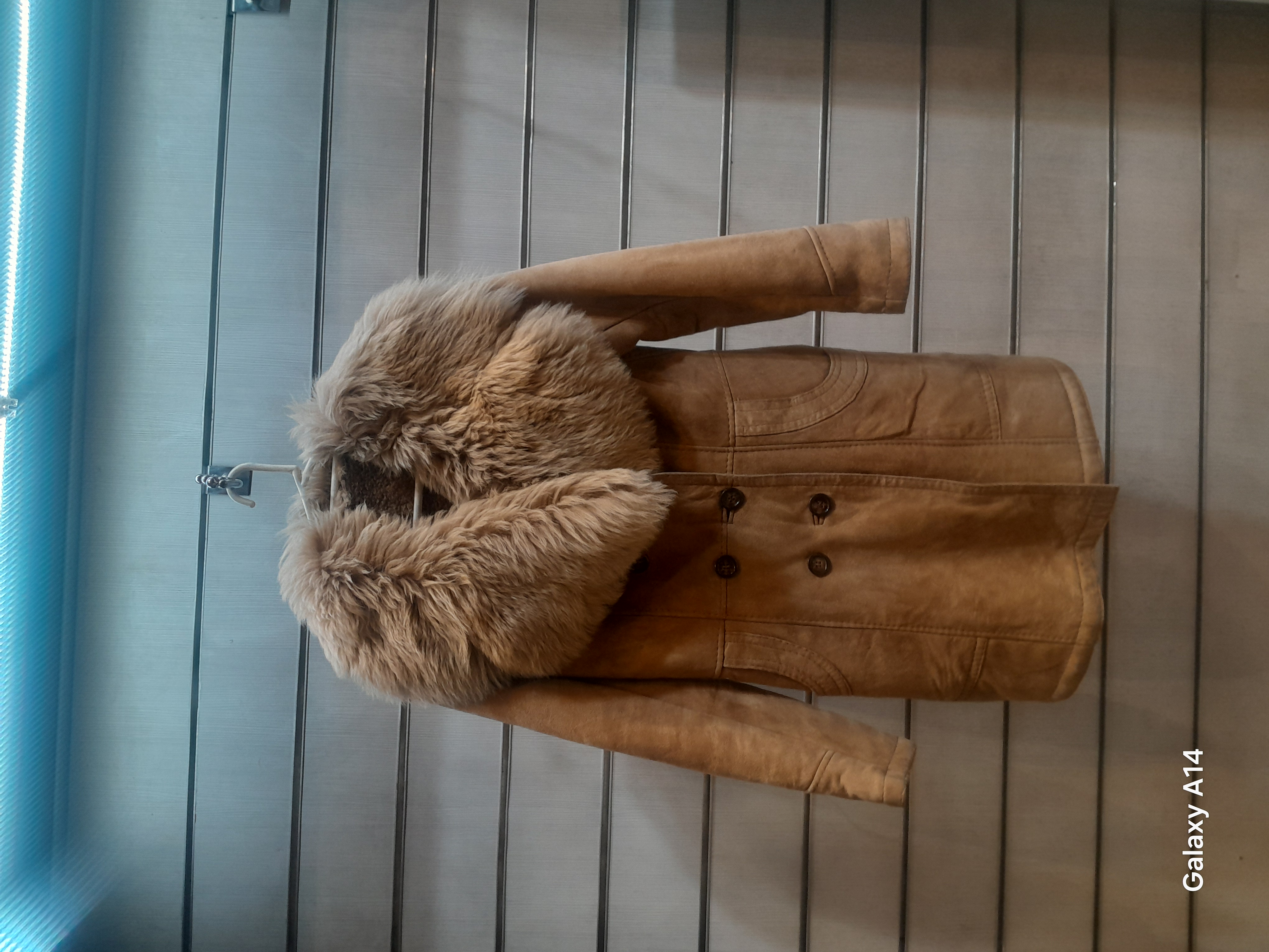 پالتو زنانه پوست بوفالو اصلی یقه پوست گوسفندمیرینوس طبیعی برند leather SAJADبادوام بسیار بالا