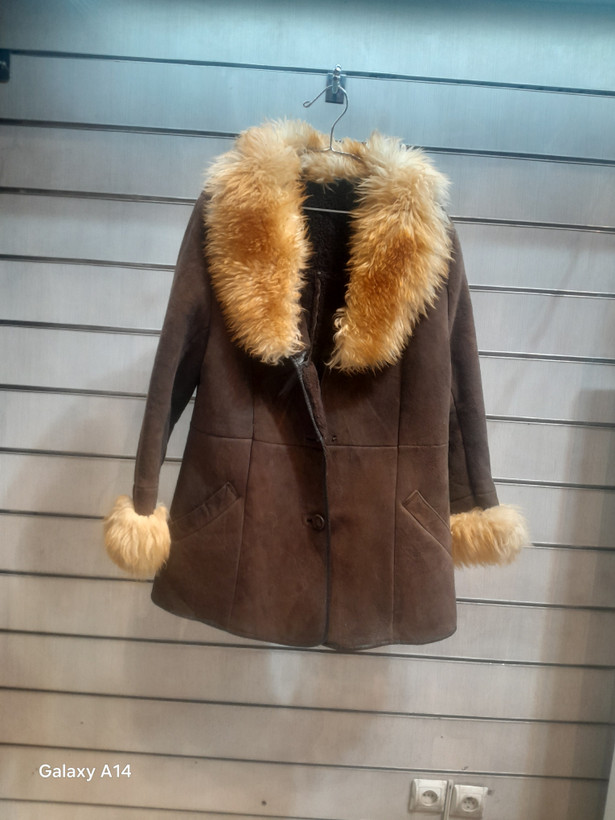 پالتو زنانه پوست بوفالو اصلی یقه پوست گوسفندمیرینوس برند leather SAJADبادوام بسیار بالا