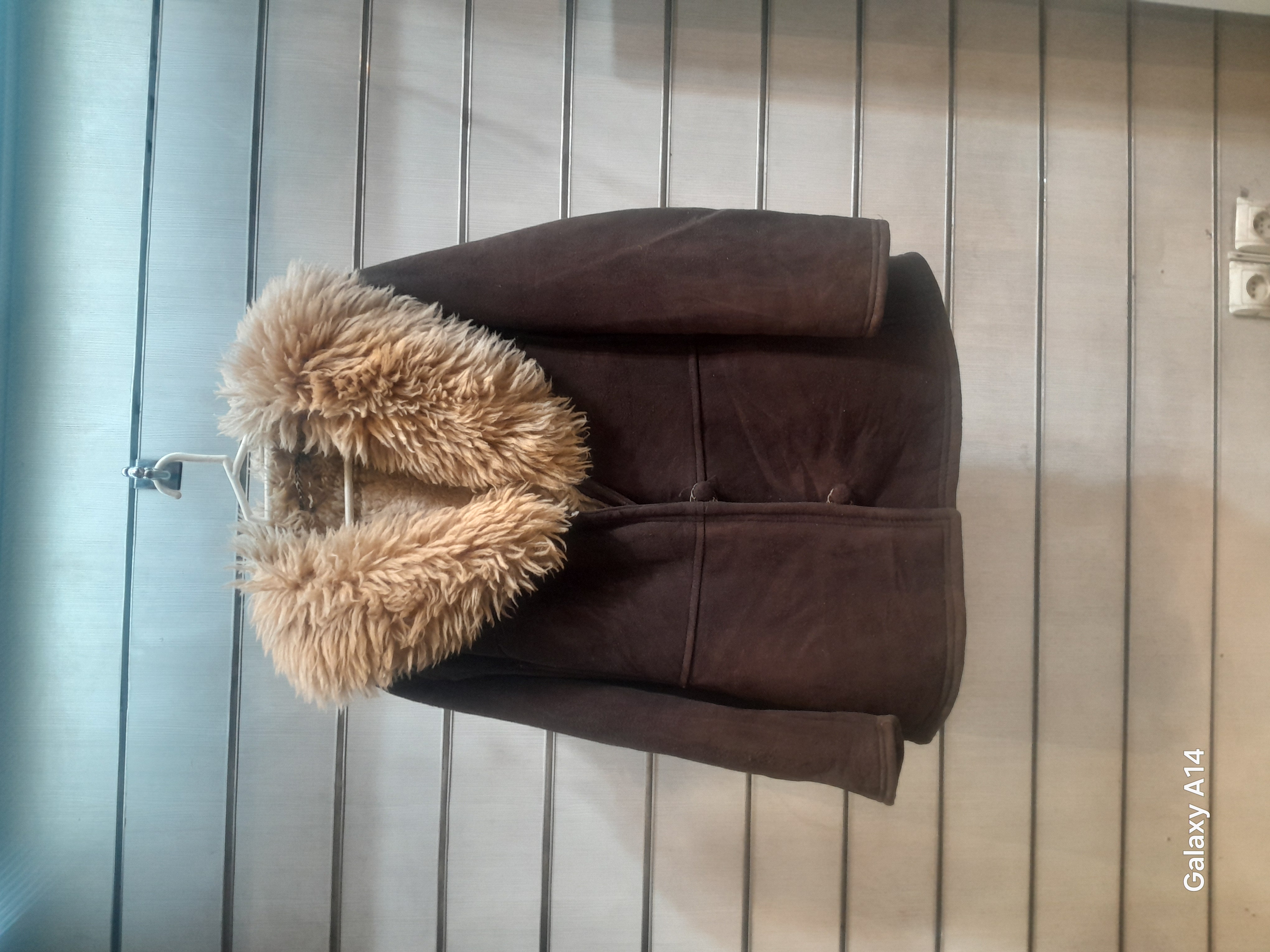اورکت یونیسکس پوست بوفالو اصلی یقه پوست گوسفندمیرینوس برند leather SAJAD بادام وگرمای بسیار بالا