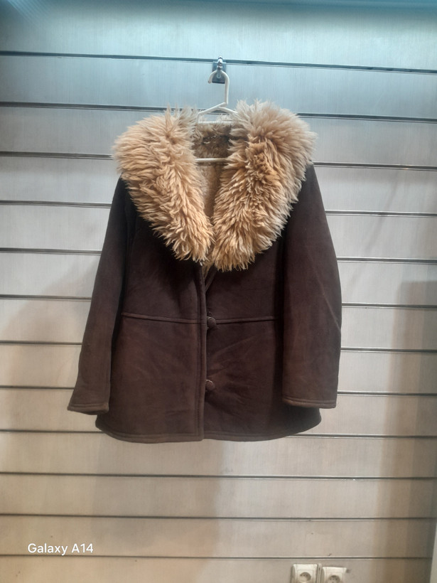 اورکت یونیسکس پوست بوفالو اصلی یقه پوست گوسفندمیرینوس برند leather SAJAD بادام وگرمای بسیار بالا