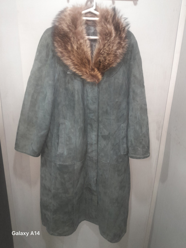 پالتو زنانه پوست بوفالو اصلی یقه پوست گرگ طبیعی برند leather SAJADبادوام بسیار بالا