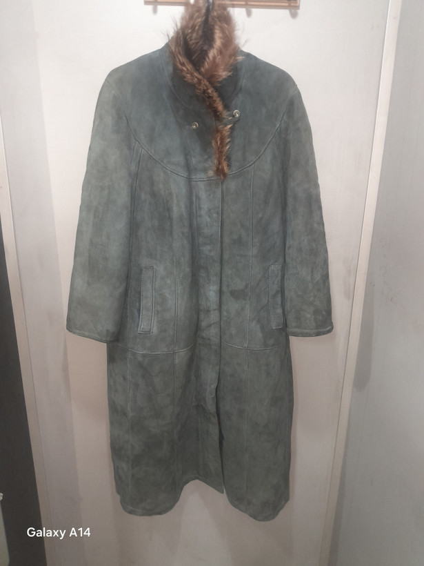 پالتو زنانه پوست بوفالو اصلی یقه پوست گرگ طبیعی برند leather SAJADبادوام بسیار بالا