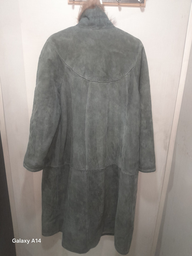پالتو زنانه پوست بوفالو اصلی یقه پوست گرگ طبیعی برند leather SAJADبادوام بسیار بالا