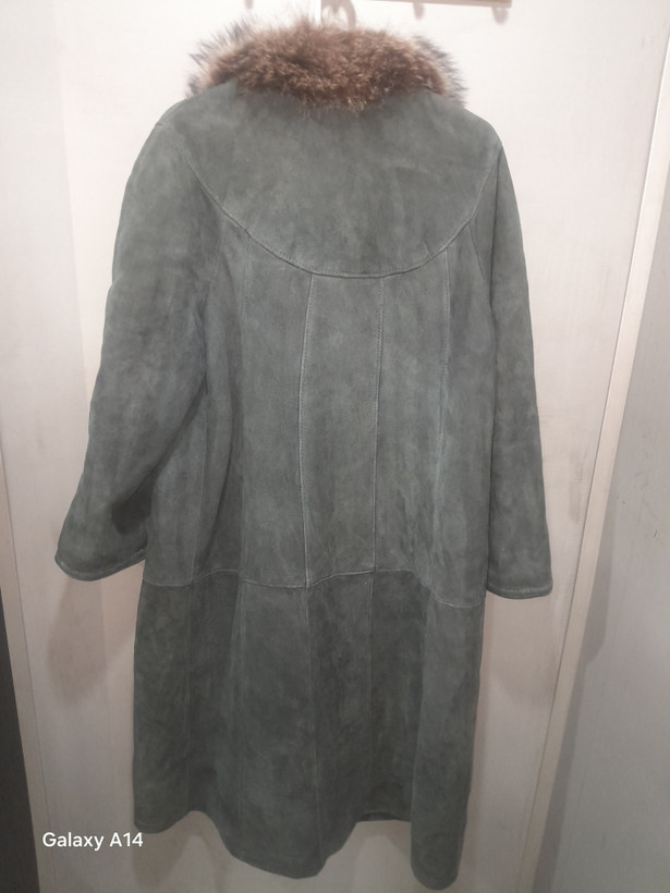 پالتو زنانه پوست بوفالو اصلی یقه پوست گرگ طبیعی برند leather SAJADبادوام بسیار بالا