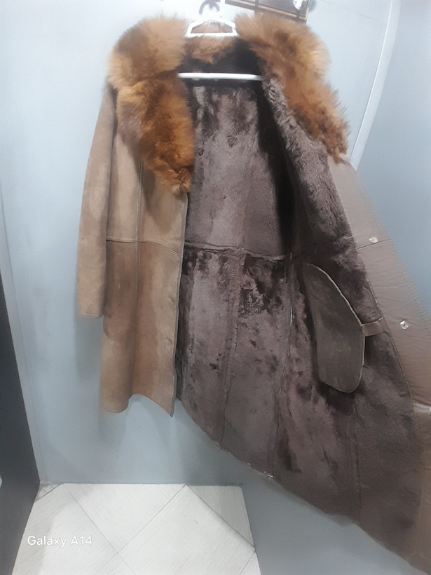پالتو زنانه پوست بوفالو اصلی یقه پوست گرگ برند leather SAJADبادوام بسیار بالا