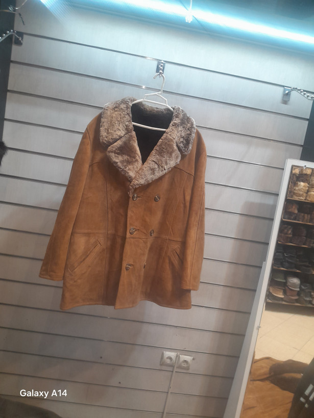 اورکت مردانه چرم جیر گوسفندی یقه گوسفندمیرینوس طبیعی برند leather SAJAD بادام بسیار بالا