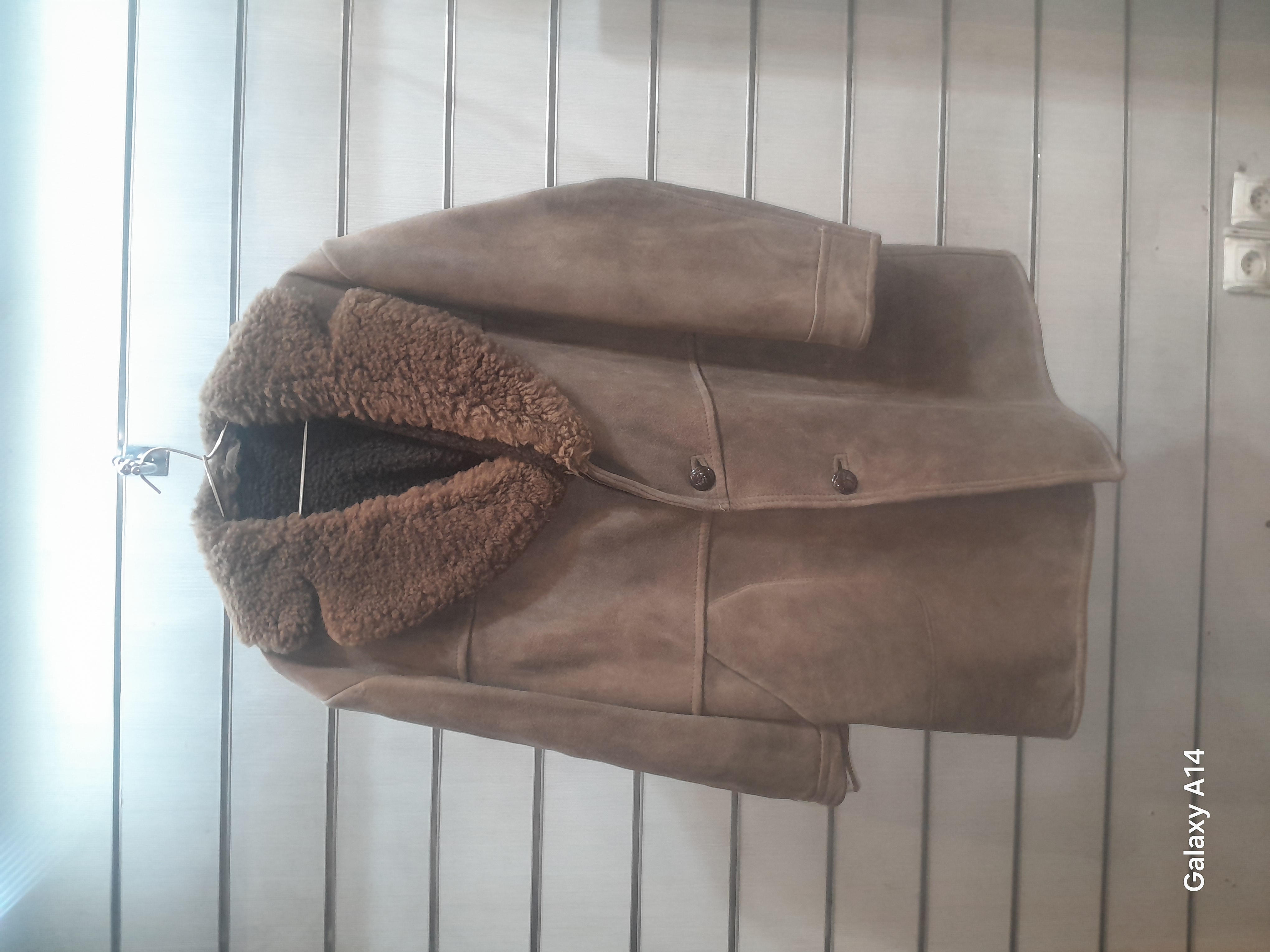 اورکت مردانه چرم جیرگوسفندی اصلی یقه پوست گوسفندمیرینوس طبیعی برند leather SAJAD بادام بسیار بالا