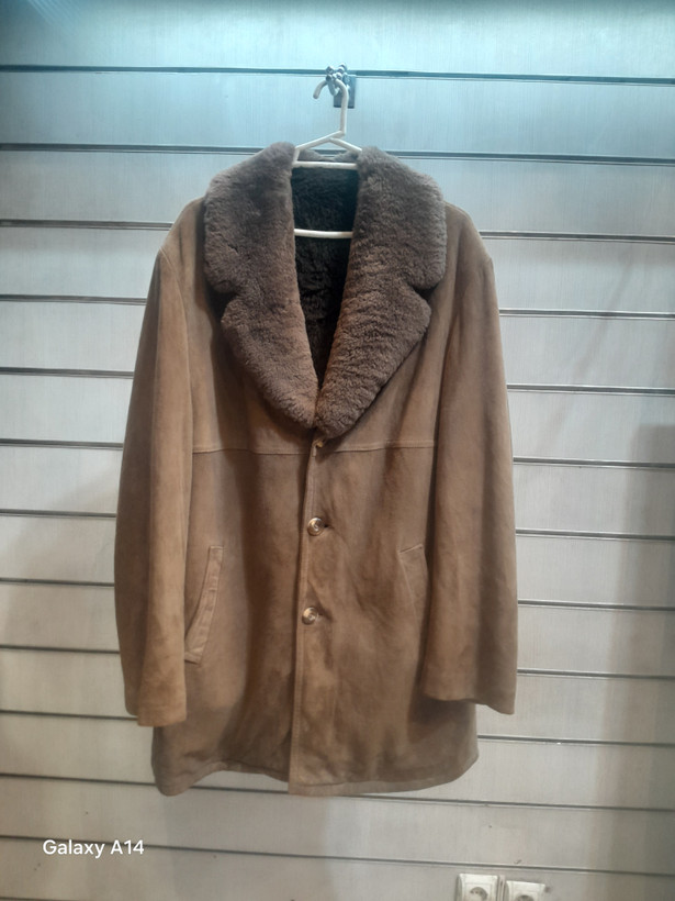 اورکت مردانه چرم جیر گوسفندی اصلی یقه گوسفندمیرینوس طبیعی برند leather SAJAD بادام بسیار بالا