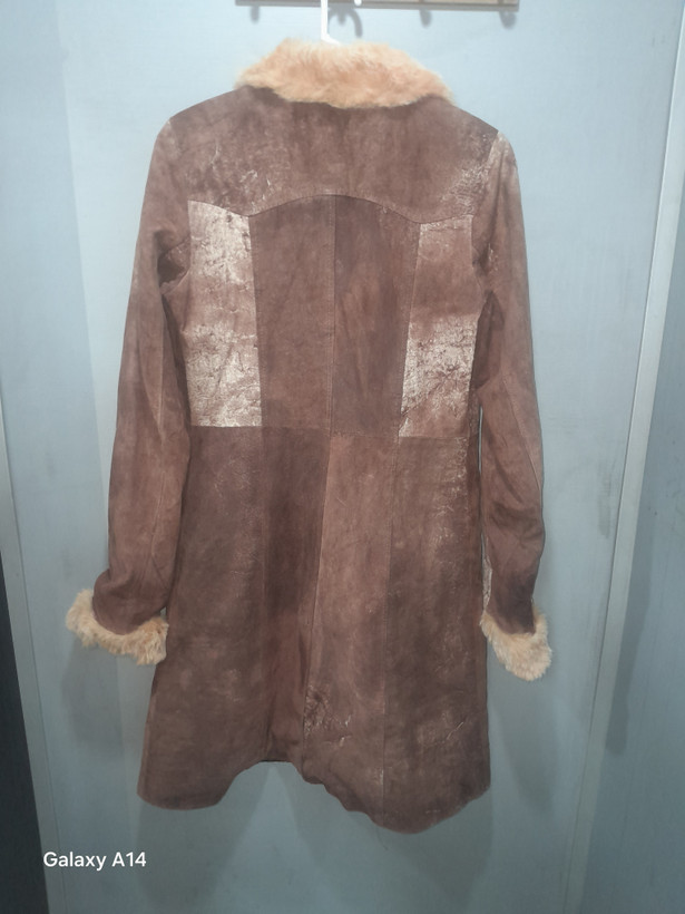 پالتو زنانه چرم جیر طبیعی یقه پوست خرگوش طبیعی برند leather SAJADبادوام بسیار بالا