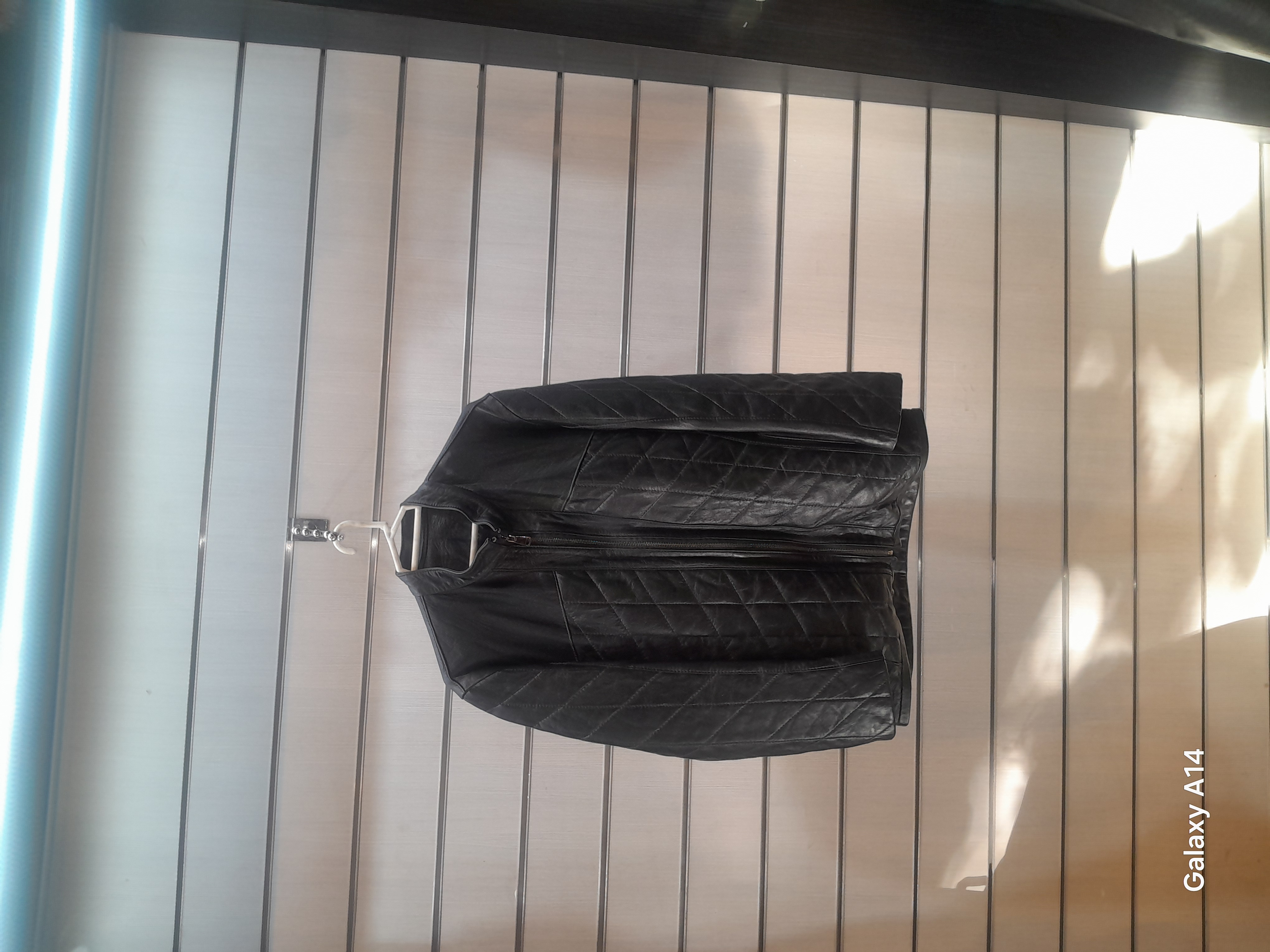 کاپشن مردانه چرم گاوی برند leather SAJADبادوام وگرما بسیار بالا