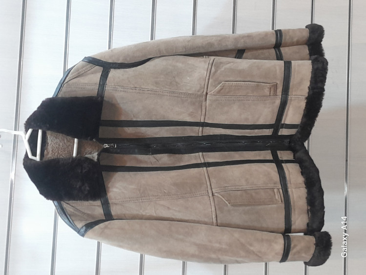 کاپشن مردانه پوست بوفالو یقه پوست گوسفندمیرینوس طبیعی برند leather SAJAD بادوام وگرمابسیار بالا