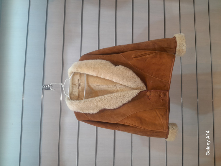 کت یونیسکس پوست بوفالو یقه پوست گوسفندمیرینوس طبیعی برند leather SAJAD بادوام وگرمابسیار بالا