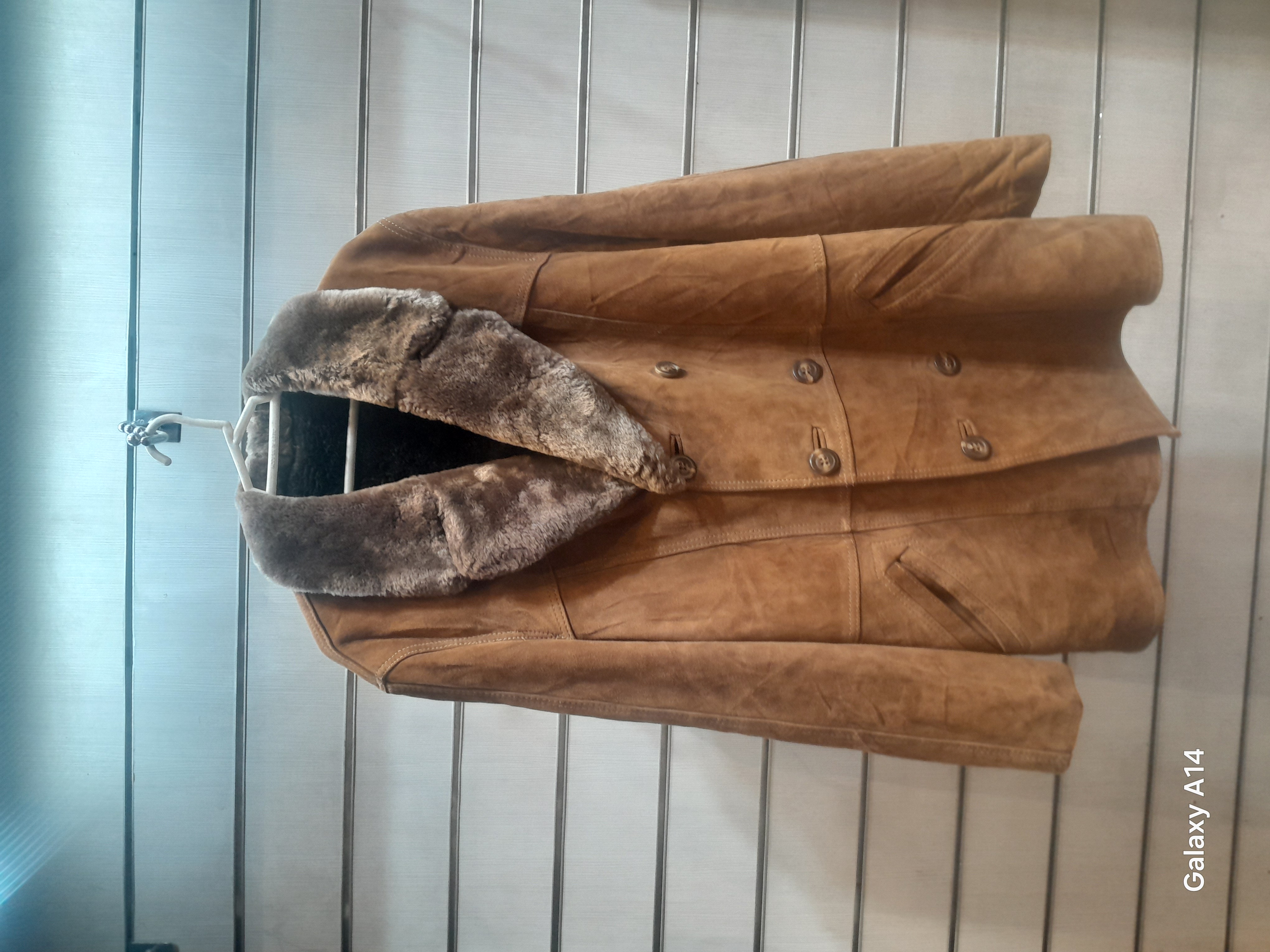 اورکت مردانه چرم جیر گوسفندی اصلی یقه پوست گوسفندمیرینوس طبیعی برند leather SAJAD بادام بسیار بالا