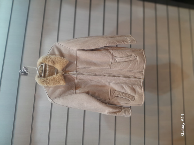 اورکت مردانه پوست بوفالویقه پوست گوسفندمیرینوس برند leather SAJAD بادام بسیار بالا