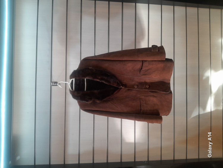 اورکت یونیسکس پوست بوفالو یقه پوست مینگ طبیعی برند leather SAJAD بادام وگرمای بسیار بالا