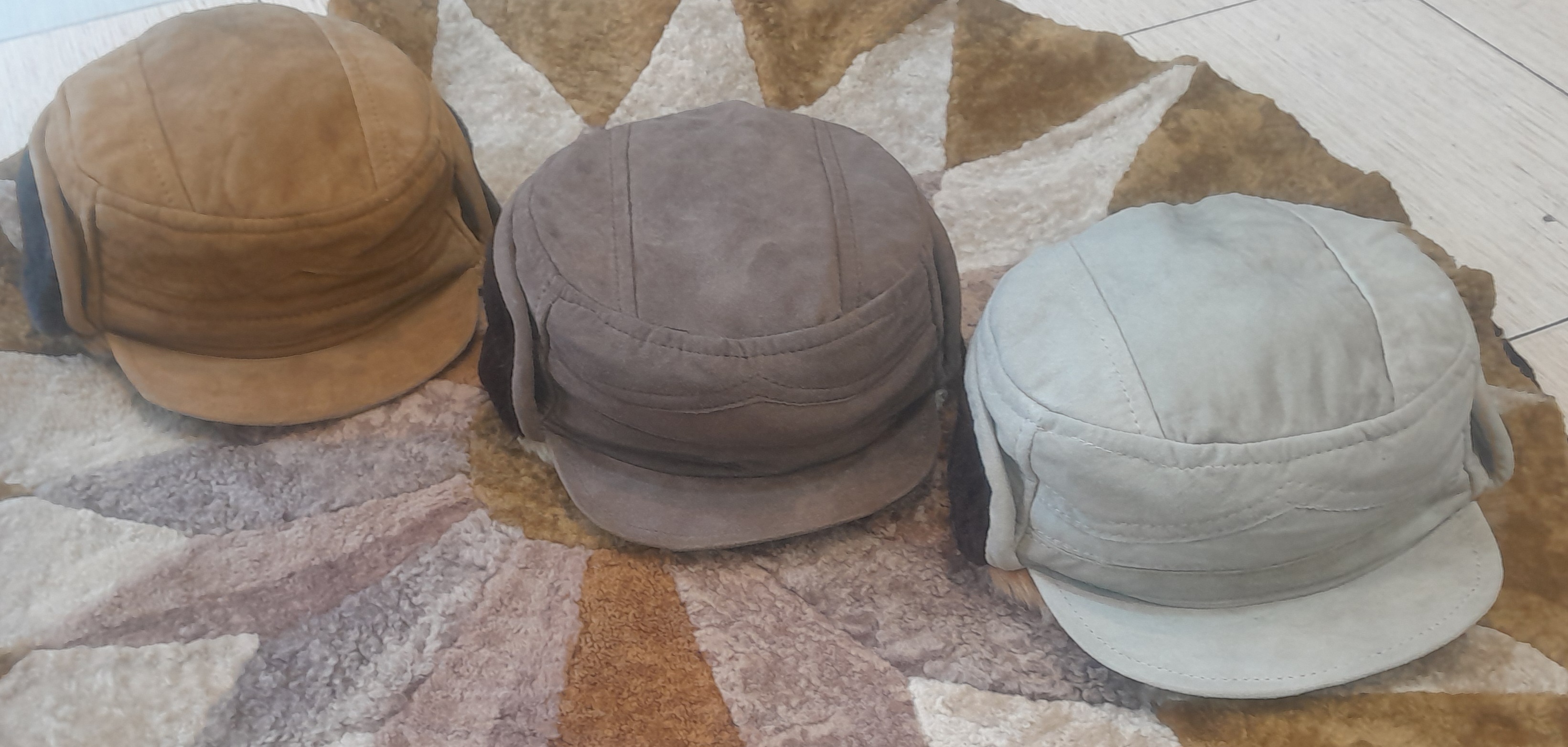 کلاه چرم جیر گوسفندی طبیعی دور کلاه پوست گوسفندمیرینوس برند leather SAJAD بادوام وگرمابسیار بالا