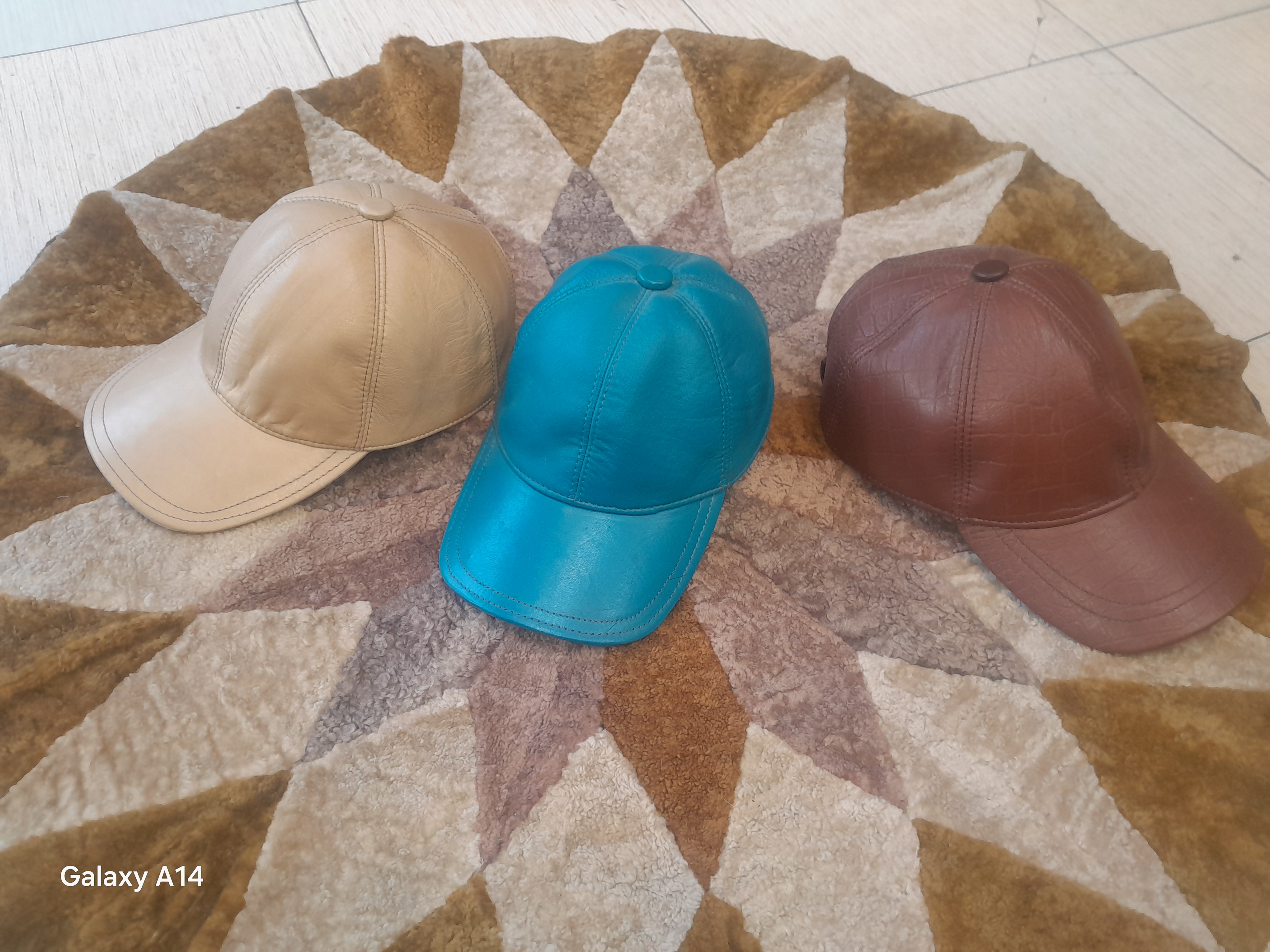 کلاه نقاب دار چرم گوسفندی طبیعی برند leather SAJAD بادام بسیار بالا